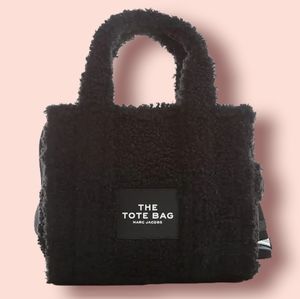 MARC JACOBS SMALL TRAVELER